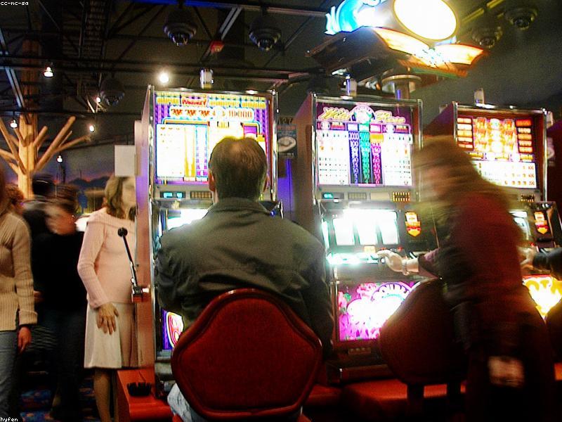 Slot Game Software Development: Mechanics and Mathematics